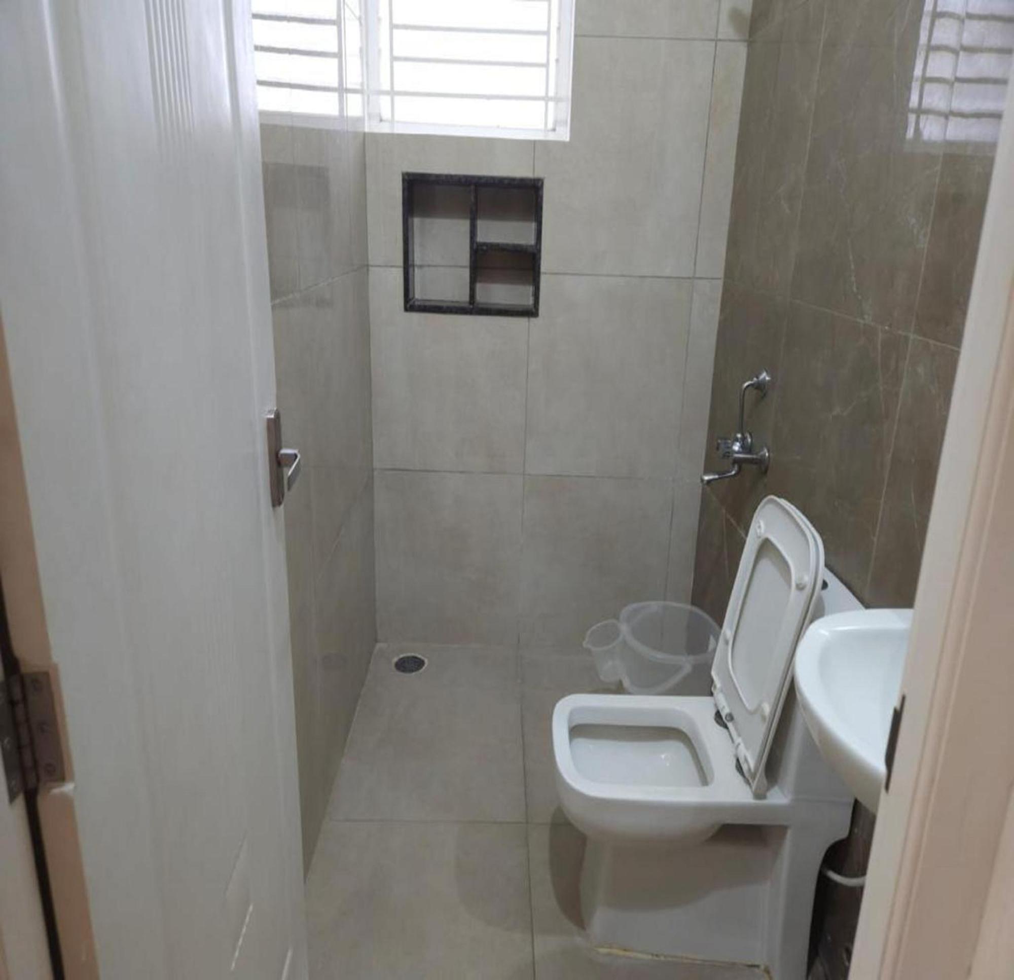 Pollāchi Thulasi Avenue Inn מראה חיצוני תמונה