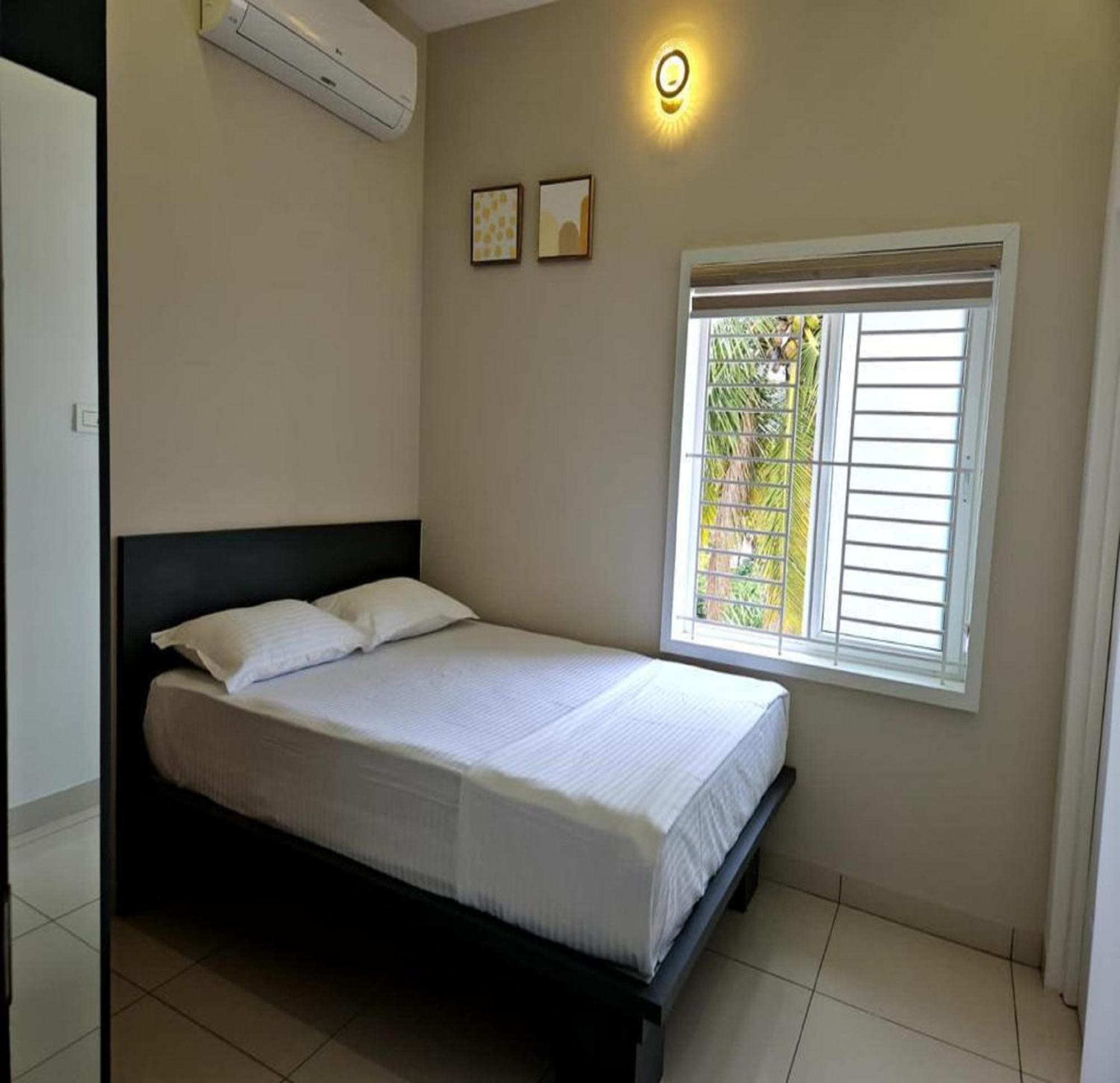 Pollāchi Thulasi Avenue Inn מראה חיצוני תמונה
