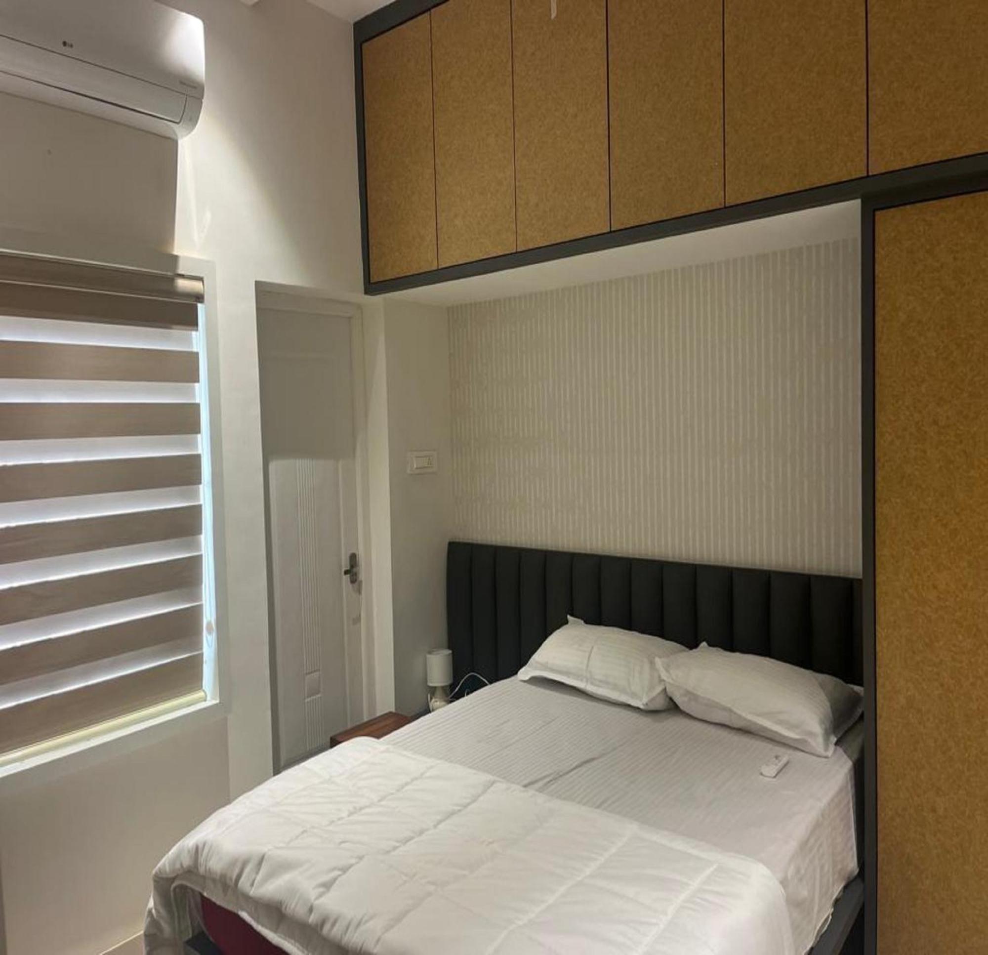 Pollāchi Thulasi Avenue Inn מראה חיצוני תמונה