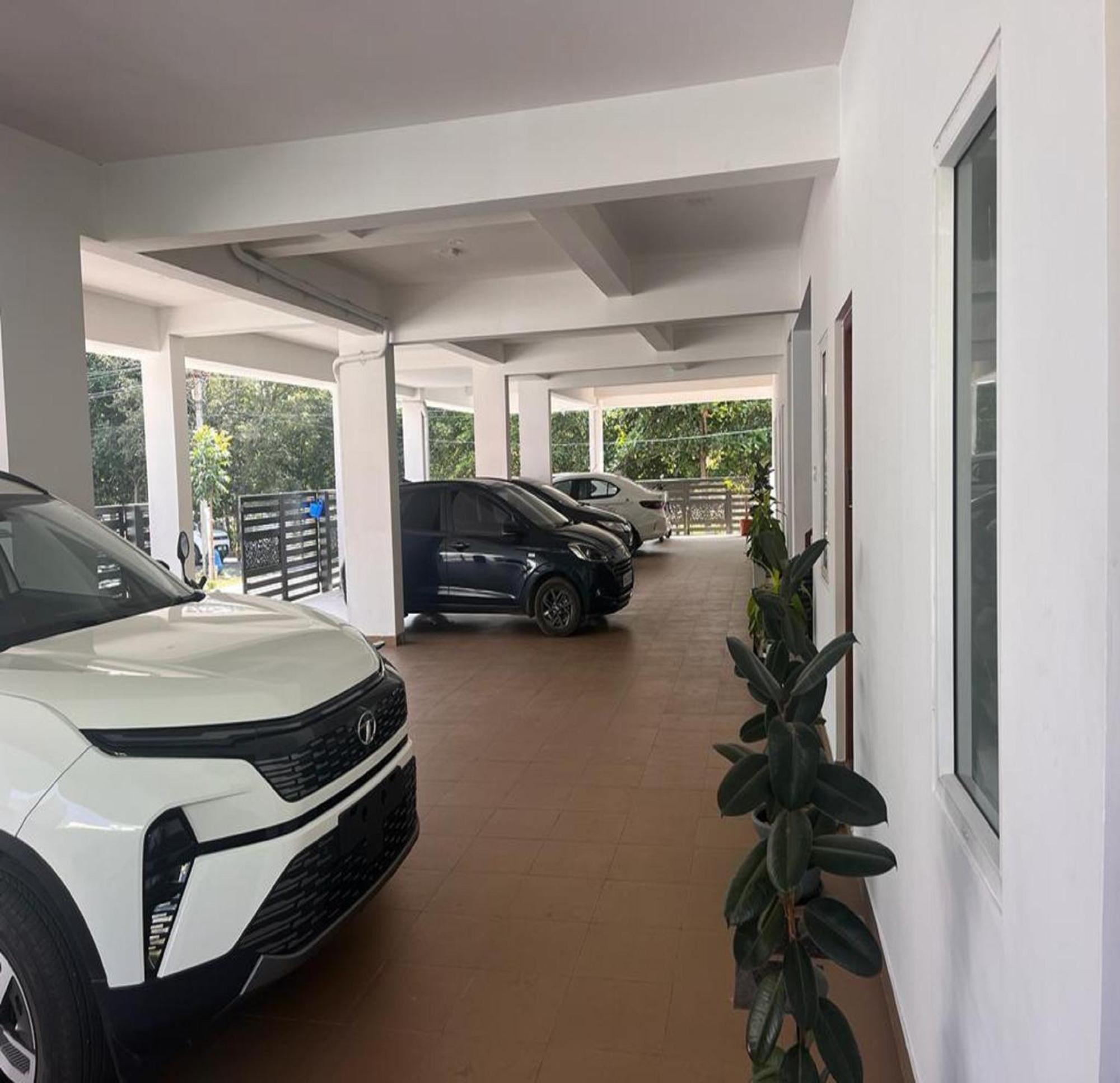 Pollāchi Thulasi Avenue Inn מראה חיצוני תמונה