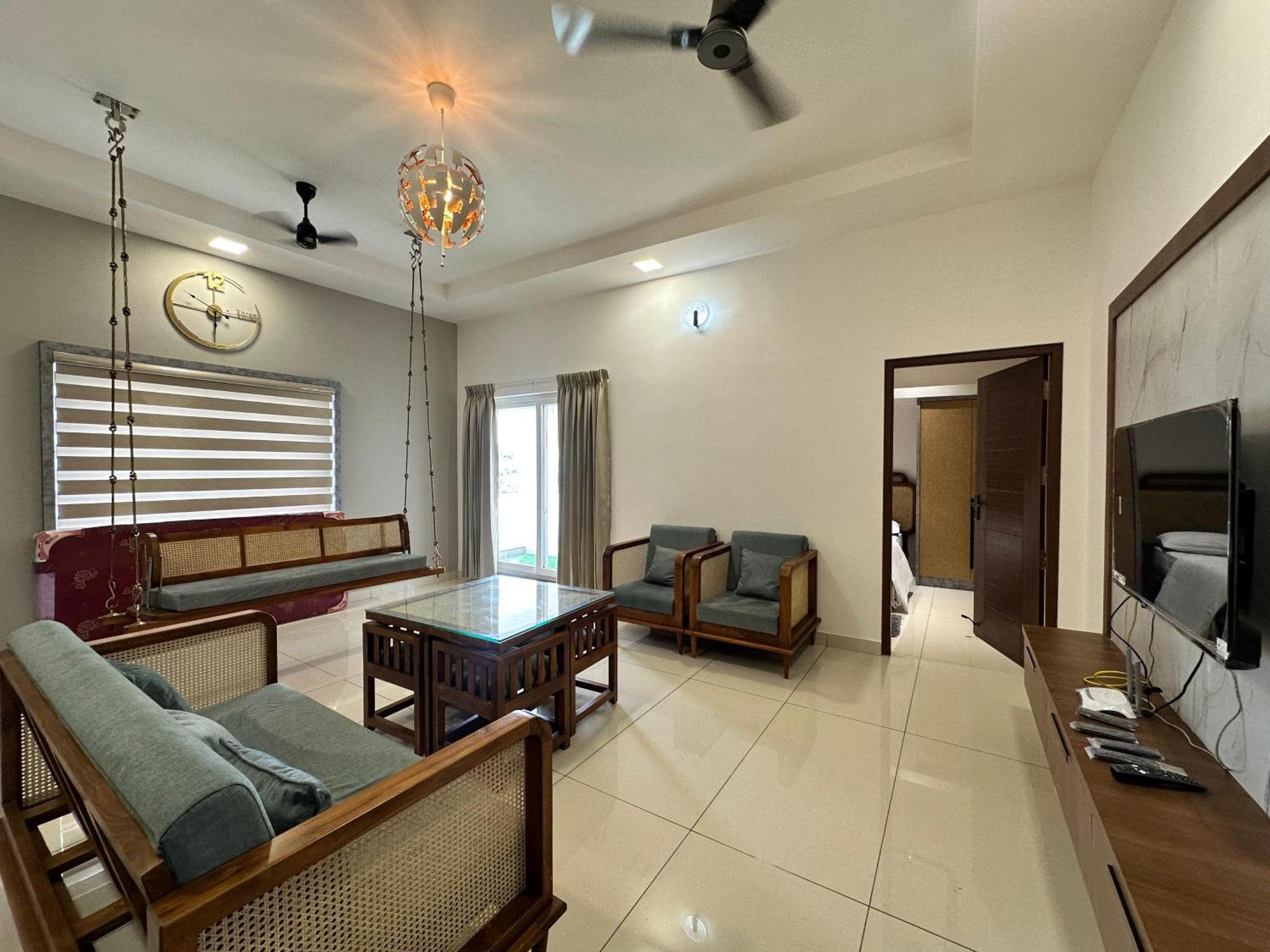Pollāchi Thulasi Avenue Inn מראה חיצוני תמונה
